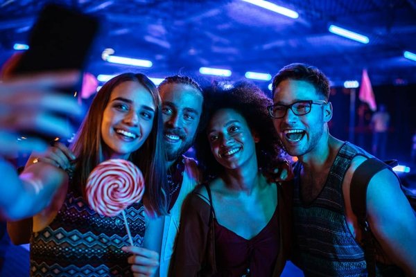 Comment intégrer des exercices de mémoire quotidienne pour les patients atteints de maladie d'Alzheimer précoce?